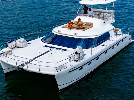 48ft Power Catamaran Tour to Taboga for 20 person!