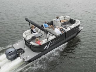 Starcraft SLS Tritoon no Lago Hartwell