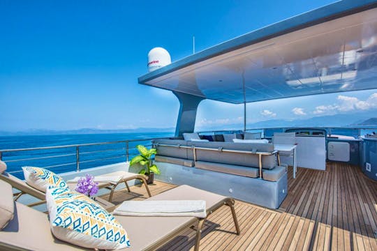 2023 Motoryacht Royal PTT up to 12 guests