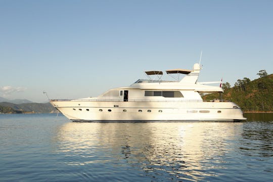 39ft Faeton Moraga Fly Motor Yacht with 4 cabins 