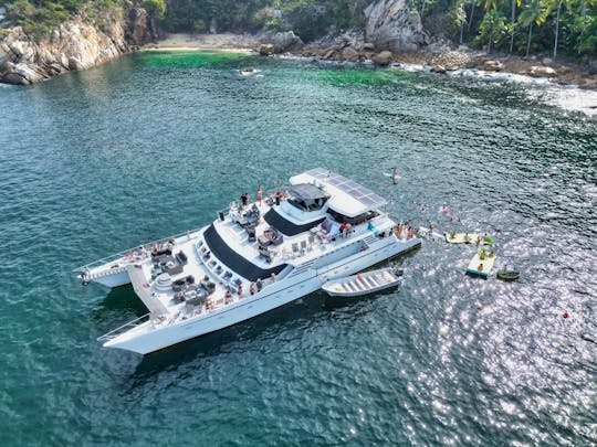 Excursion en apnée et cascade de Yelapa en formule tout compris sur un méga-yacht (visite publique)