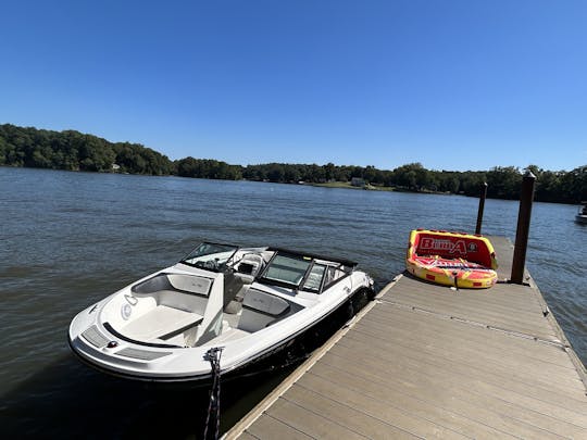 7 person Bowrider Rental in Lake Wylie, SC/NC Captain included.