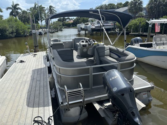 Bennington Tri-Tune 2021 com Yamaha 150 - Siesta Key