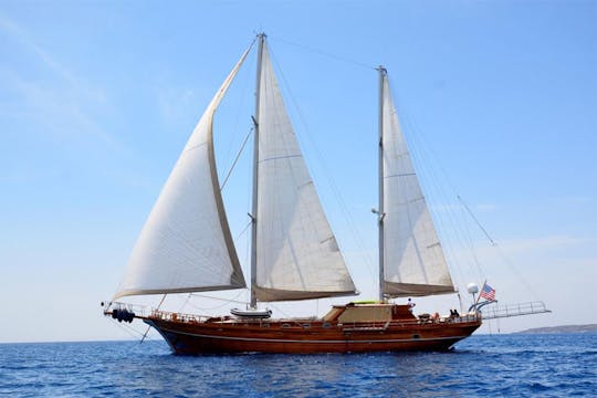 Crucero azul por el Mediterráneo con yate de lujo