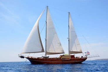 Crucero azul por el Mediterráneo con yate de lujo