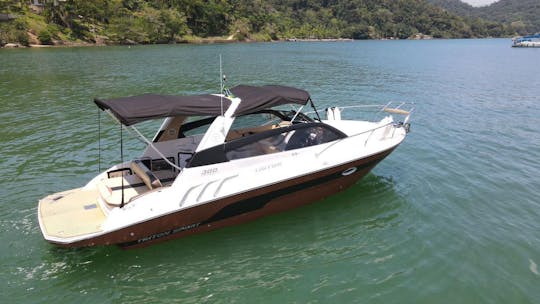 30ft Triton Sport Motor Yacht Rental in Paraty, Rio de Janeiro, Brazil