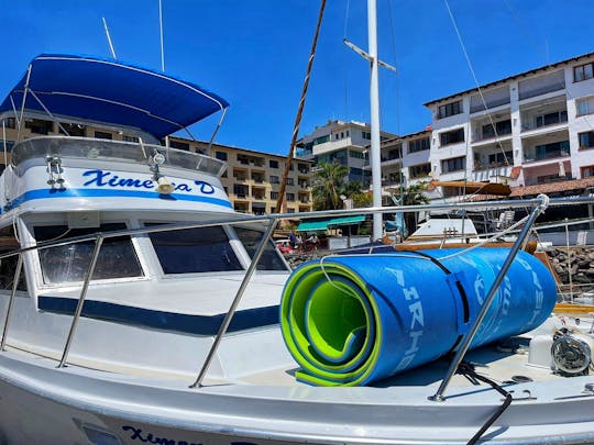 Lovely Uniflite 42 power boat in Puerto Vallarta