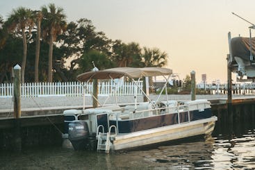 22’ Pontoon Boat! Fish or Party!