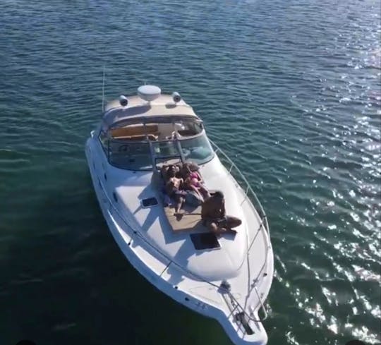 Perfect Yacht for Fort Lauderdale | 38' Sea Ray Sundancer