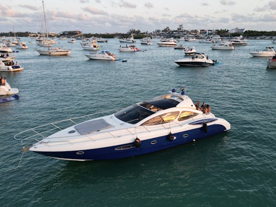 Parfait pour les groupes : yacht Azimut de 60 pieds avec réduction de lancement !