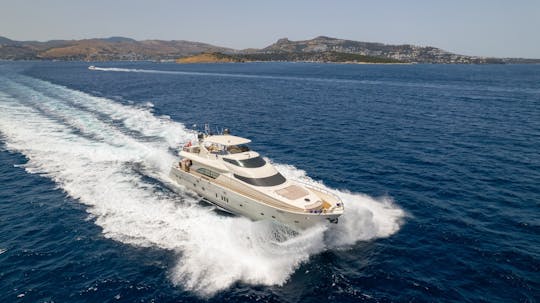  30 M | 4 cabines Power Mega Yacht de 98 pés em Mugla