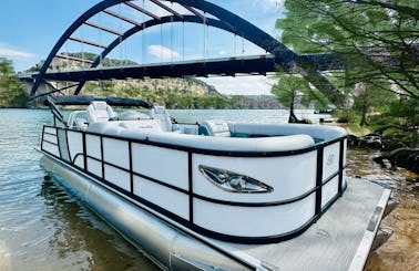 26ft White Bentley Party Pontoon for 12 guests!