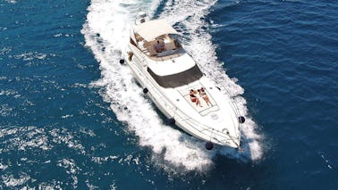 68ft Motor Yacht Private Tour with Luxurious Amenities!