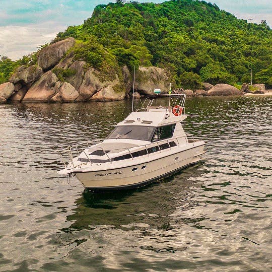 36ft Xfactor Oceanic Motor Yacht Rental in Rio de Janeiro, Brazil