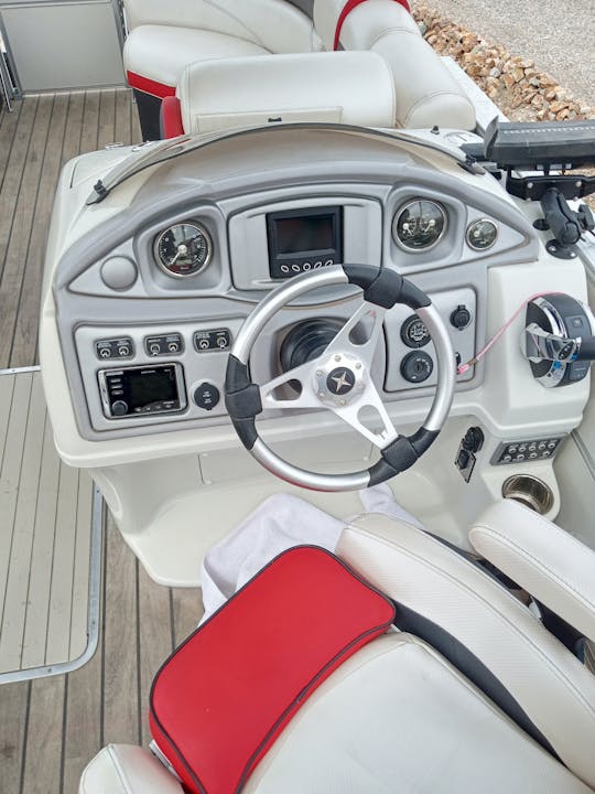 Navigate this 24 'Berkshire Tritoon in Lake Havasu City!