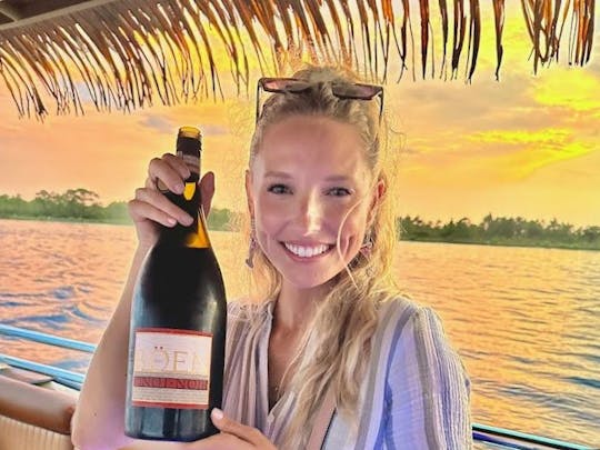 Crucero en barco tiki a Fire Island para hasta 18 personas