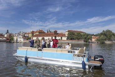 Passeio de barco de cerveja em Praga - com cerveja ilimitada!