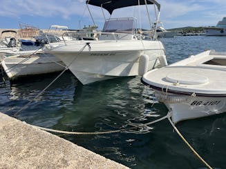 Explorez les eaux de l'Adriatique : louez notre bateau à moteur Atlantic Marine 530 pour 6 personnes !