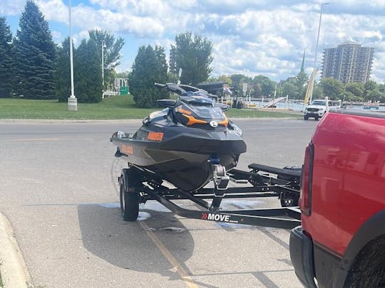Jetski Sea-Doo GTX 300 2023 pour une expérience rapide sur l'eau !