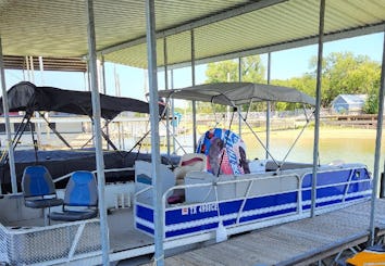 Suntracker 24ft Party Barge Pontoon! Get you on the WATER