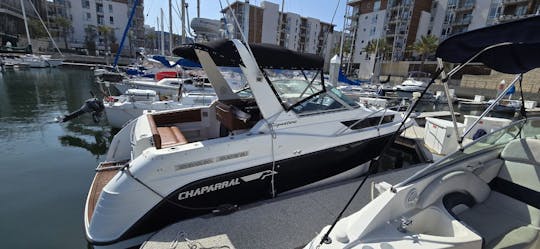 Barco de crucero a motor de 30 pies | ¡Alquiler de barcos para pasar buenos momentos en Marina Del Rey!