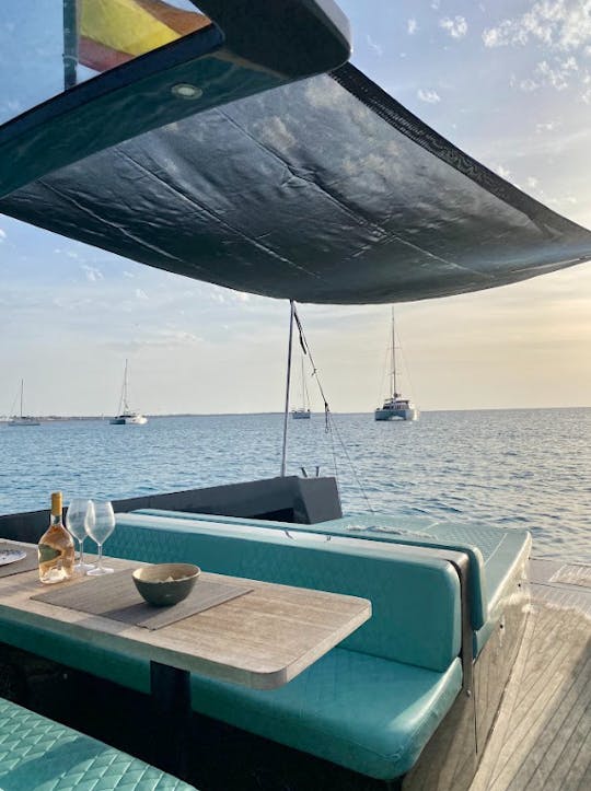 Aluguel de iates a motor Alen “Anka” de 42 pés em Eivissa, Illes Balears - Elegante e estiloso