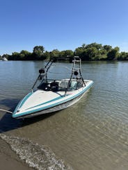 Folsom Lake's 25ft Malibu Wakeboat for rent!