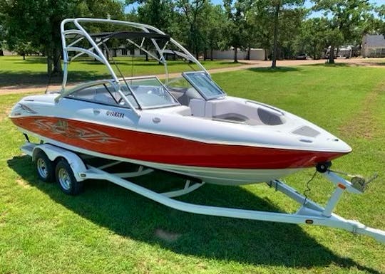 23' Yamaha Jet Boat for 10 Guests in California