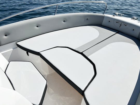 Bateau à pont Trimarchi 57S Pro : explorez la côte sicilienne en tout confort