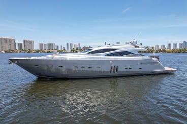Offre de la semaine ! Yacht Pershing de 94 pieds à louer à Miami, en Floride.