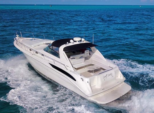 Experiência de iate de luxo — Navegue por Cancún em um iate SeaRay de 47 pés