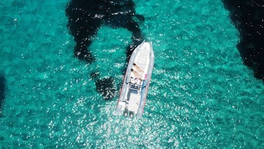 Bateau à moteur privé vers Es Vedra et Atlantis Ibiza au départ de San Antonio (visite de 3 heures)