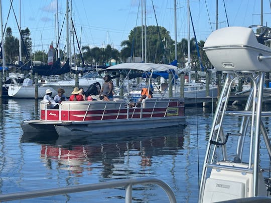 Great Bentley 24 ft Pontoon Rental in Lake Wales, Florida