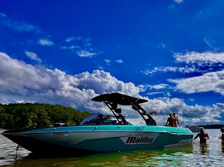 Experience the Nashville Lake Life with 25ft Malibu Wakeboat