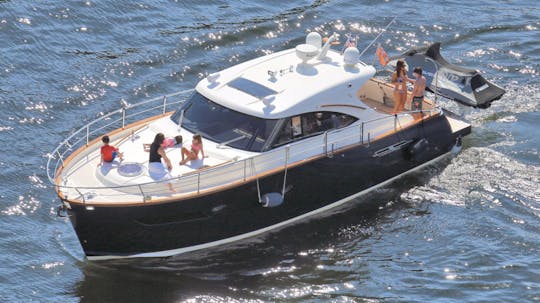 Yacht à moteur Austin Parker de 45 pieds | Élégant, moderne et luxueux | Miami Beach