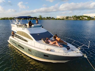 ¡Miami Yacht es un hermoso yate de 45 pies con una tripulación increíble!