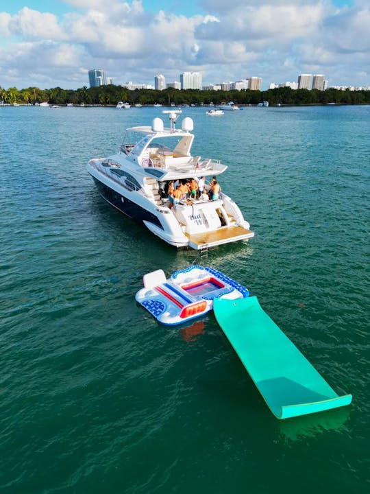 ¡DISFRUTE DE MIAMI EN UN AZIMUT DE LUJO DE 64 PIES!