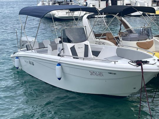 Scar Next 150 CV: en la ciudad de Hvar: explora Vis, la Cueva Azul y las islas Pakleni