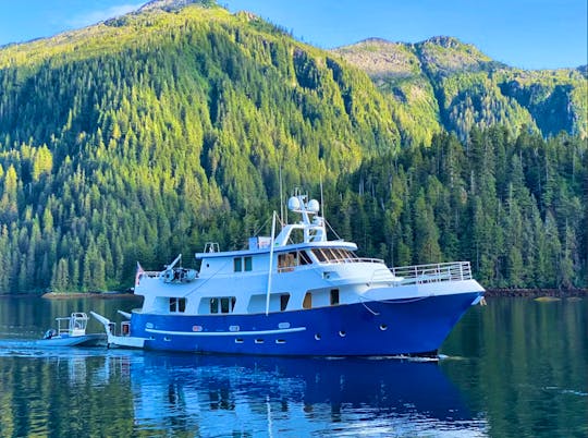 Scenic Cruises in the San Juan Islands on All Inclusive Luxury Yacht Charter 