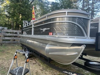 **Month of May only 15% off** Lake Tahoe Brand New 2024 Sun Tracker 21’ Pontoon