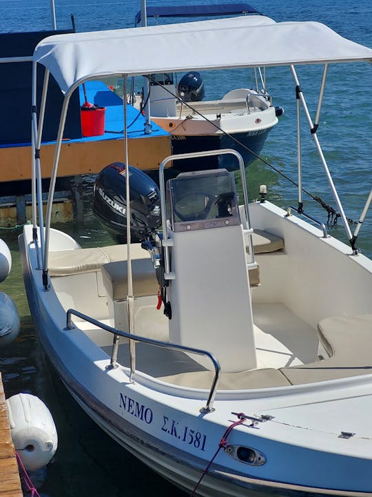 Bateau à moteur Asso 4.85 avec moteur hors-bord Suzuki de 25 ch
