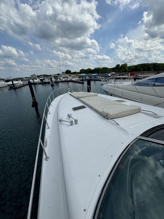 Yate Sea Ray Sundancer de 50 pies para 13 huéspedes en Chicago, IL: ¡precio reducido! (MPY #1)