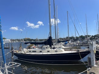 Yacht à voile classique des années 1970 