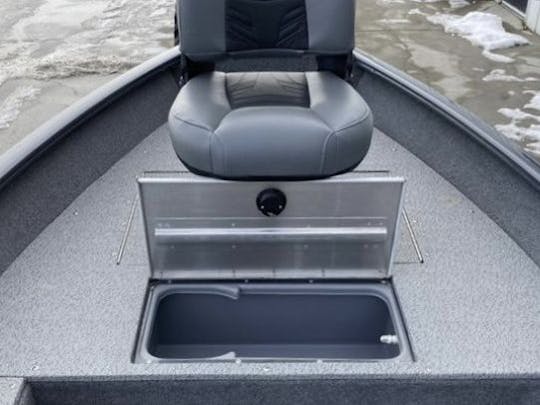 Barco de pesca Tracker V-16 Laker DLX en el área de Edmonton