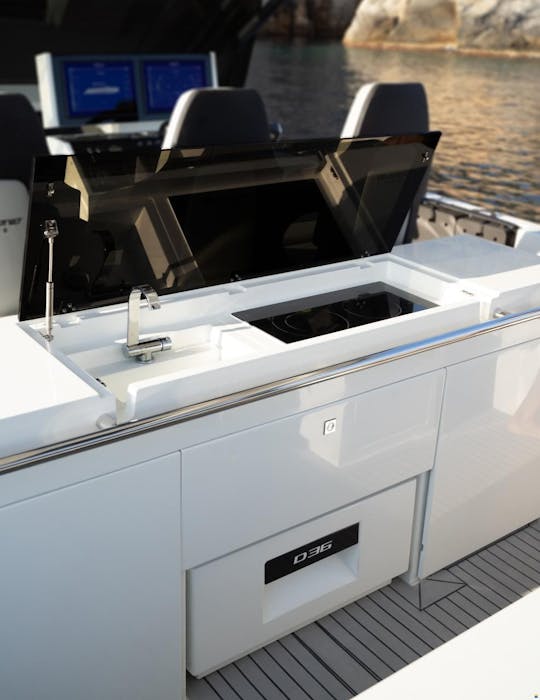Iate a motor De Antonio D36 para 11 passageiros em Ibiza!