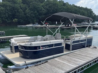 22 feet Godfrey Marine Tritoon in