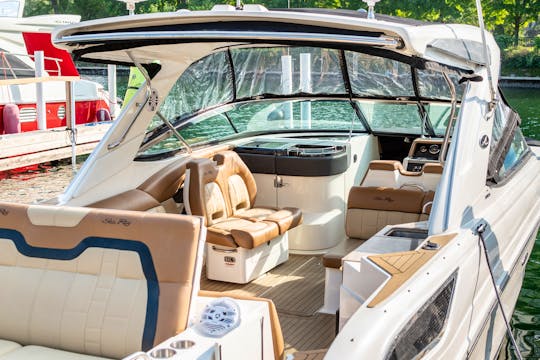35' Sea Ray SLX Motor Yacht Charter in Chicago