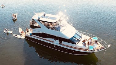 Luxury 56 Ft Yacht for cruises on Lake Union and lake Washington 
