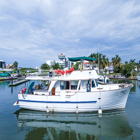 Alquiler de yate clásico Storebro de 43 pies en Mazatlán