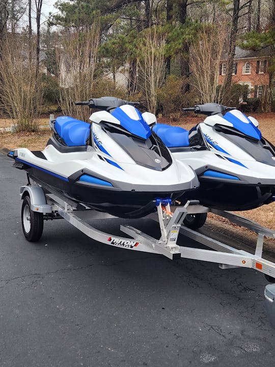 2 new waverunner jet skis on Lake Allatoona rent 1 or 2 and double the fun